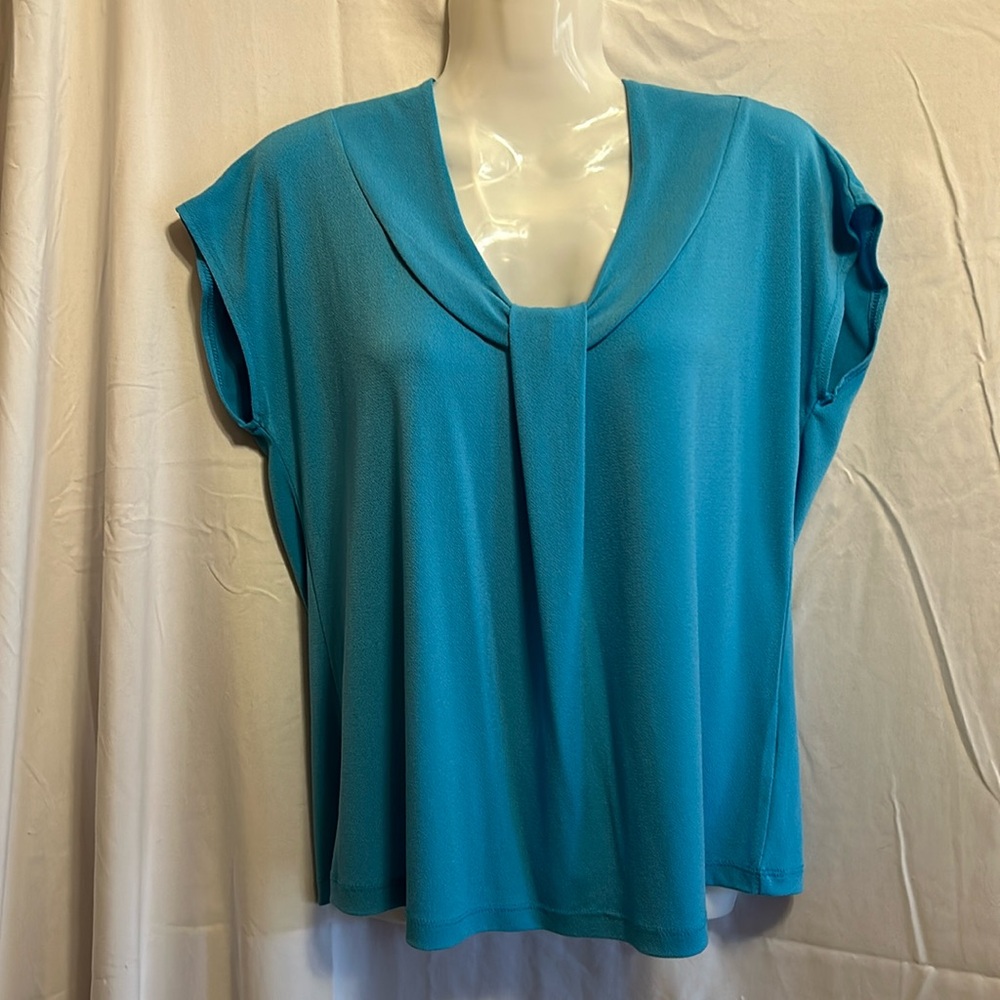 Women’s Kim Rogers sleeveless aqua round neckline with tailored front size small